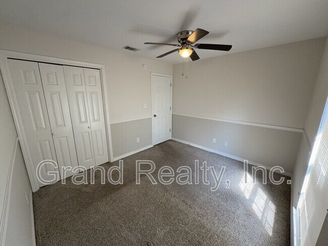 Building Photo - 6464 Outer Dr