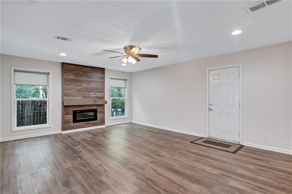 Building Photo - 5772 Lilburn Stone Mountain Rd