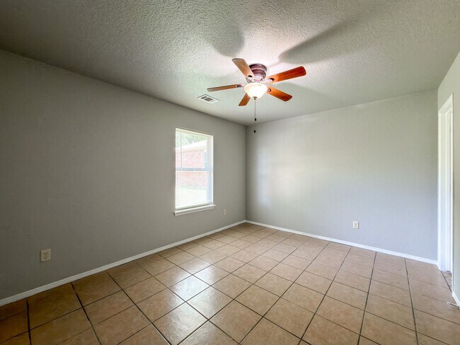 Building Photo - 906 N.46th Street-
