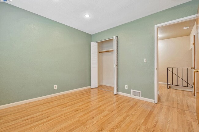 Building Photo - 2141 Swan Ct