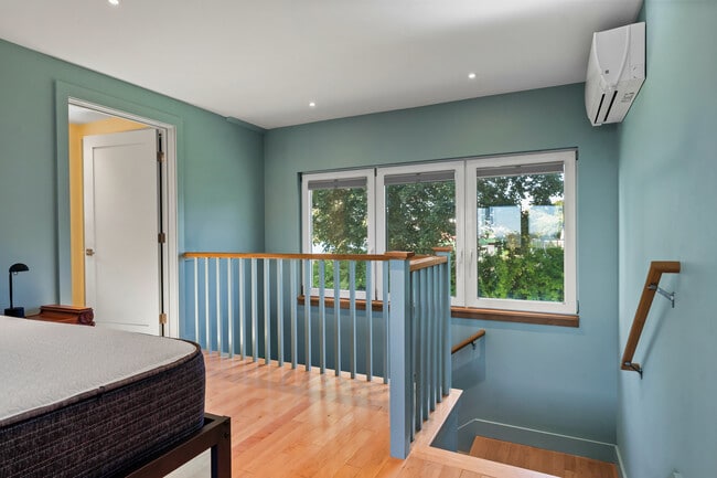 Building Photo - 1 Shoreline Dr