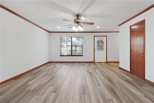 Building Photo - 2915 E Sterling Ct