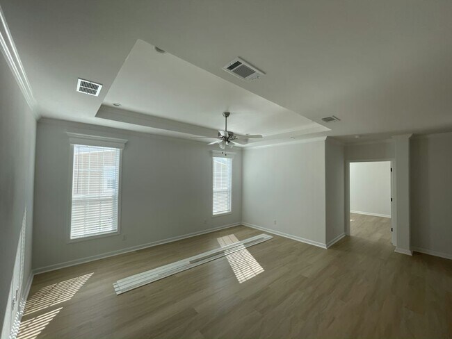 Building Photo - 34808 Robins Song Rd