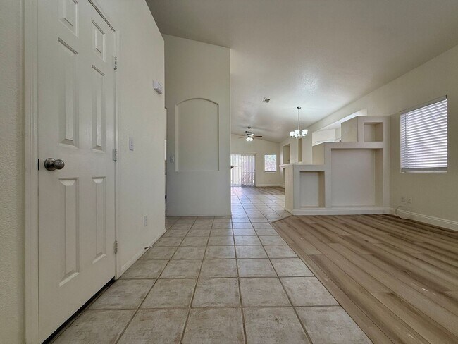 Building Photo - Beautiful open concept remodeled 3 bedroom...
