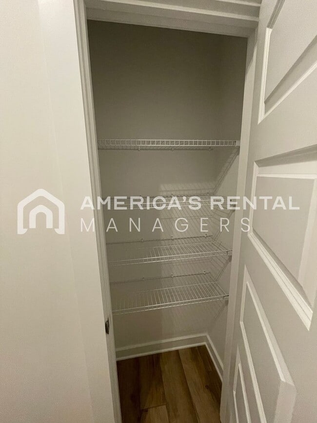 Building Photo - Available Now!! PRICE REDUCTION*** SIGN A ...