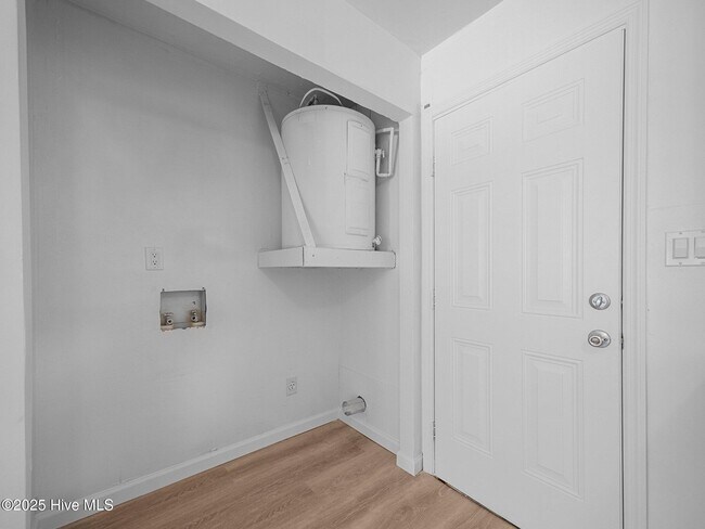 Building Photo - 110 Ravenwood Dr