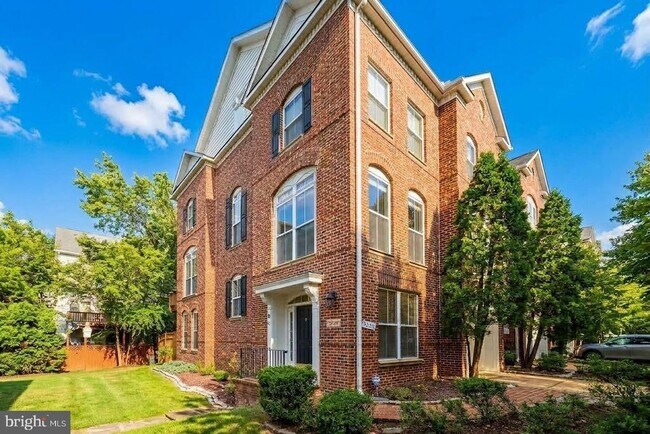 Building Photo - 5256 Bessley Pl