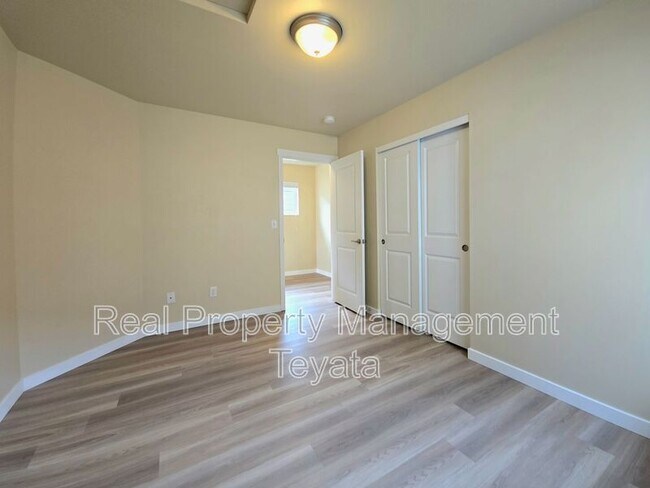 Building Photo - 4741 Parker St