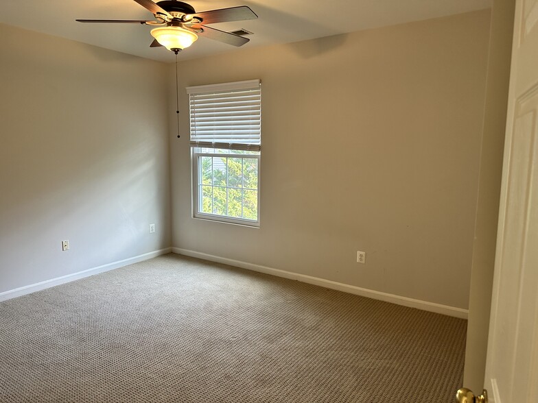 Building Photo - 20447 Chesapeake Sq