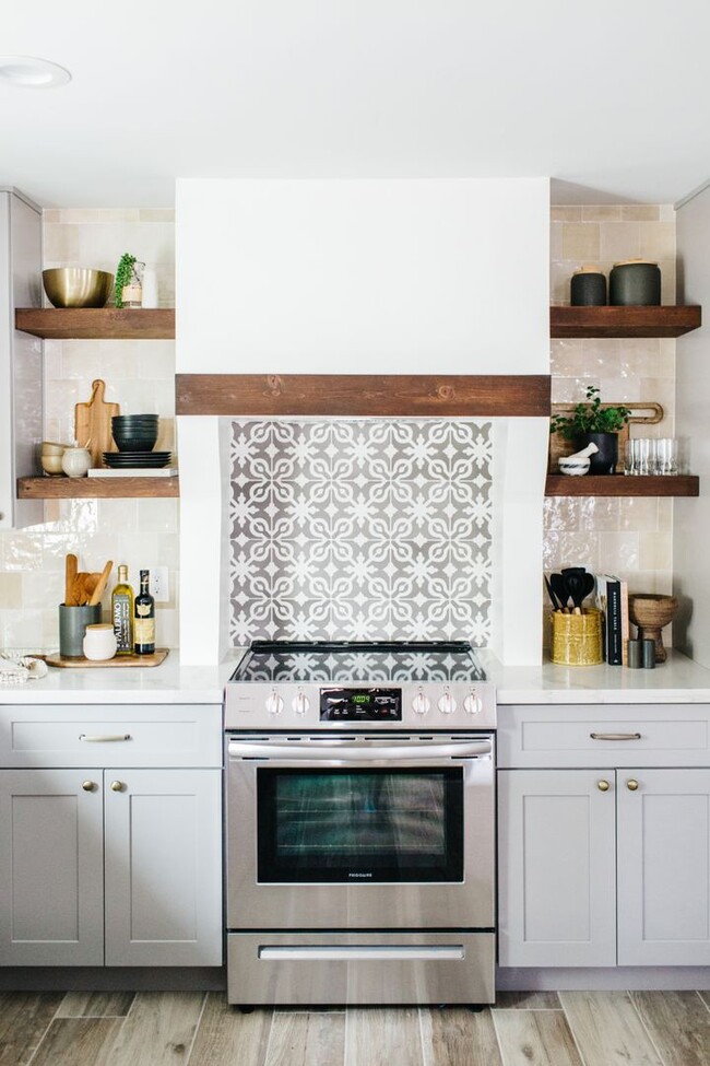 Building Photo - Stunning Remodel near Old Town!