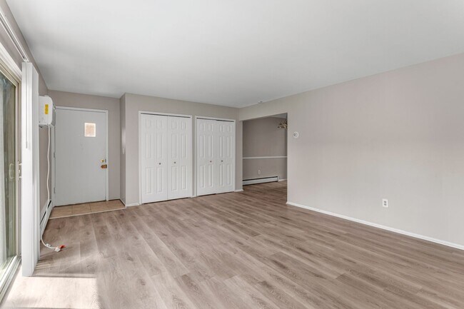 Building Photo - 2655 E Maple Rd