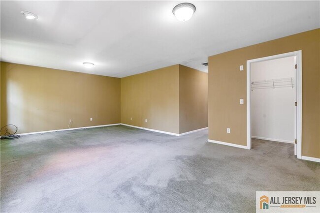 Building Photo - 9 E Burgess Dr