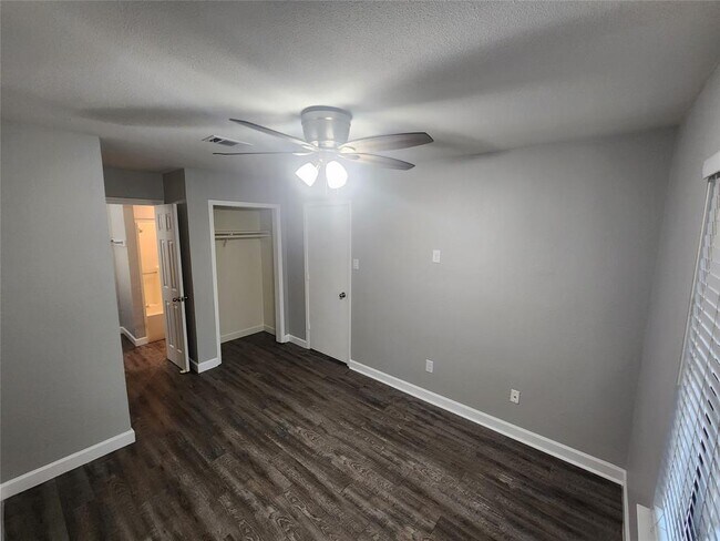 Building Photo - 1624 Aquarena Springs Dr