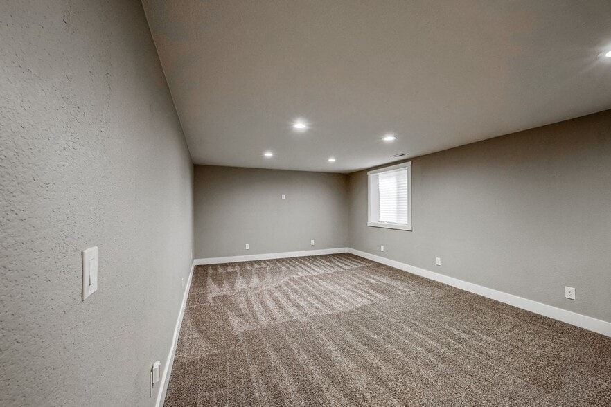 Building Photo - 6358 Brooks Dr