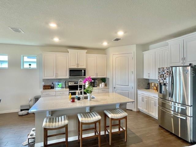 Building Photo - 1520 Lyonsdale Ln
