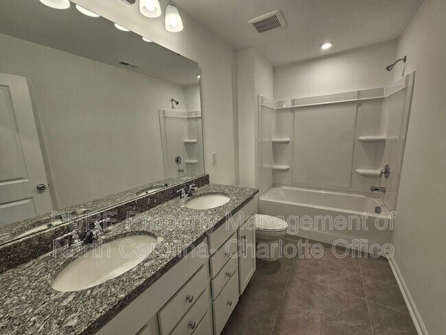 Building Photo - 14036 Penbury Ln