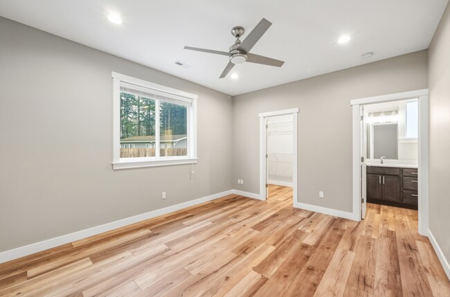 Building Photo - Modern 3-Bed x 2-Bath House