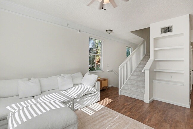 Building Photo - 2044 Alta Meadows Ln