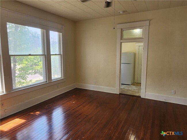 Building Photo - 820 S 15th St