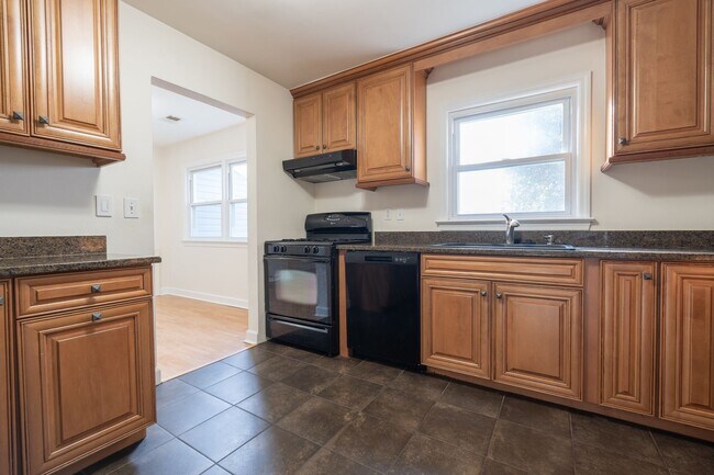 Building Photo - MOVE IN READY 4-bedroom Ranch home nestled in the Heart of Norfolk!