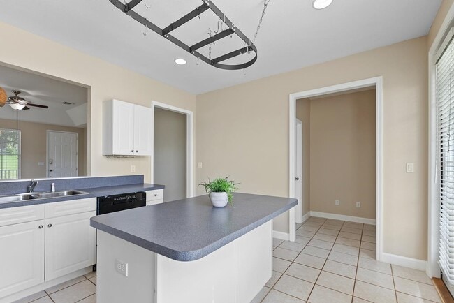 Building Photo - 3034 Cummings Ave