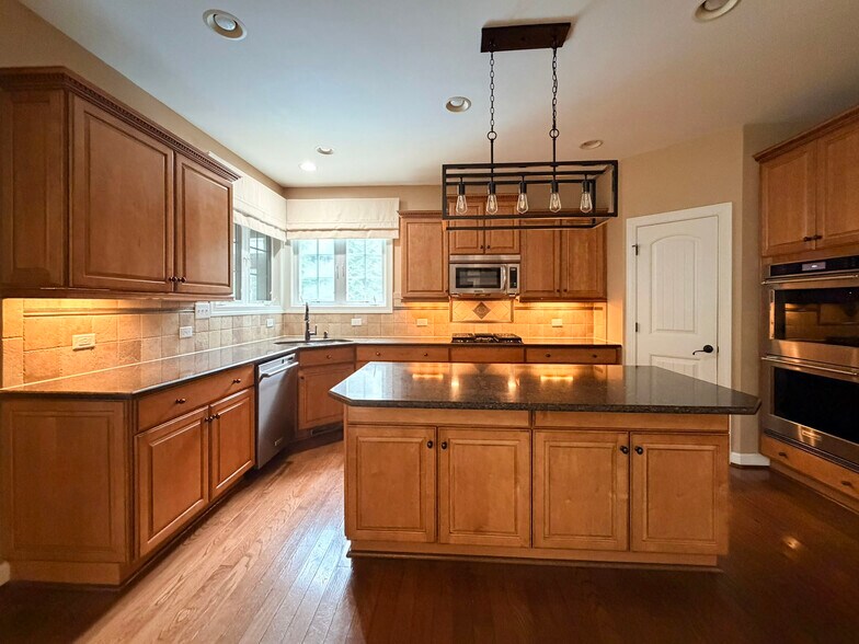 Building Photo - 5604 Pine Rock Ct