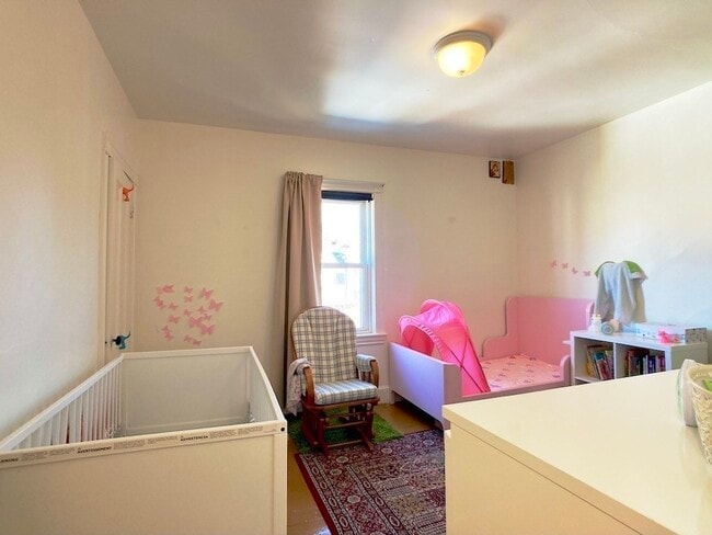 Building Photo - 124 Carlisle St