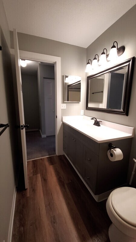 Building Photo - 422 N 18th Ave