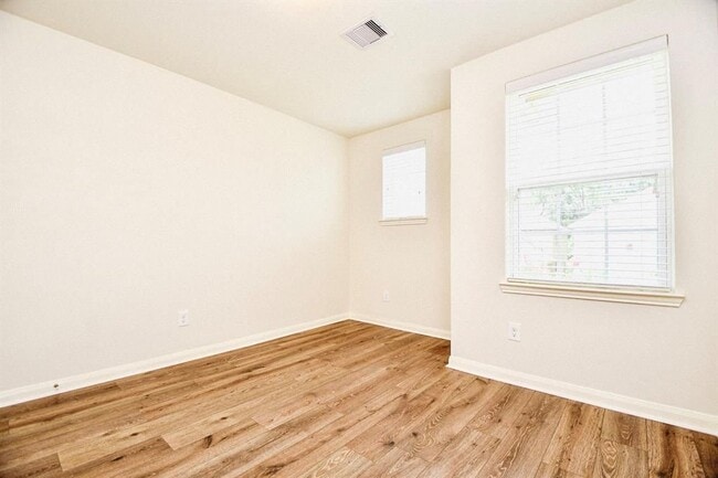 Building Photo - 10909 Panther Ct