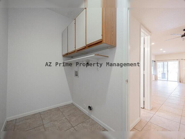 Building Photo - 1343 E Beacon Dr