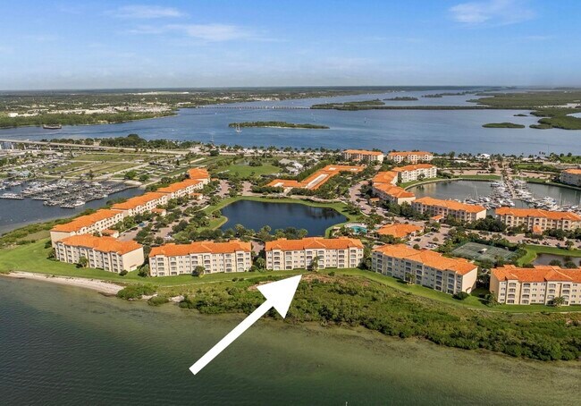 Resort style gated island community - 28 Harbour Isle Dr W