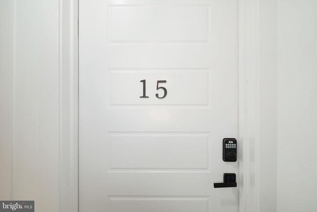 Building Photo - 2000 N Front St