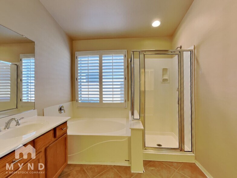 Building Photo - 12813 W Aster Dr