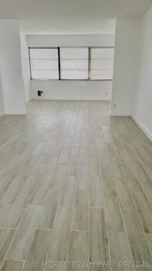 Building Photo - 4575 Lucerne Lakes Blvd W
