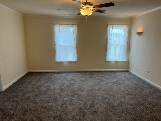 Building Photo - 1057 Tottenham Ln