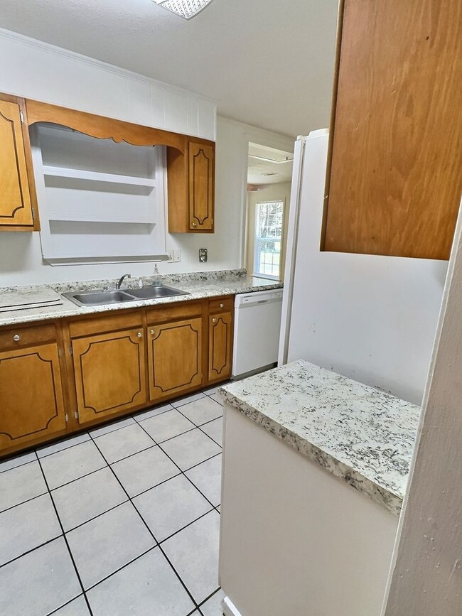Building Photo - Charming 3-Bedroom, 2-Bathroom Home in Oce...