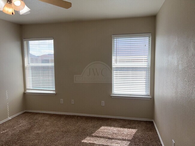 Building Photo - 309 Viola Dr