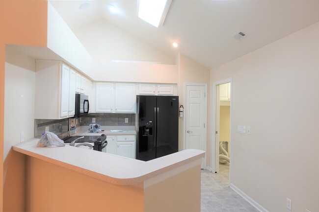 Building Photo - 303 Heritage Club Dr