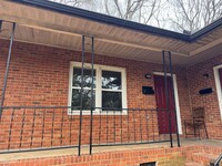 Building Photo - Two Bedroom Apartment in Statesville