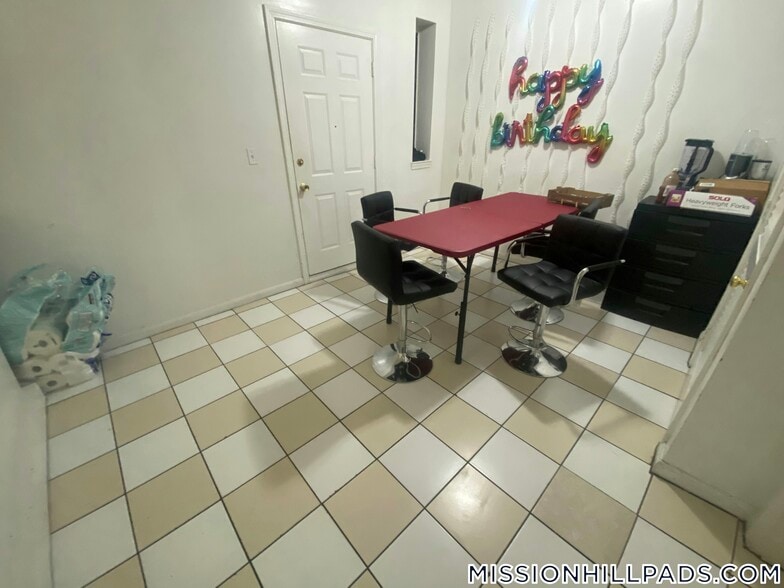 Building Photo - 715 Parker St