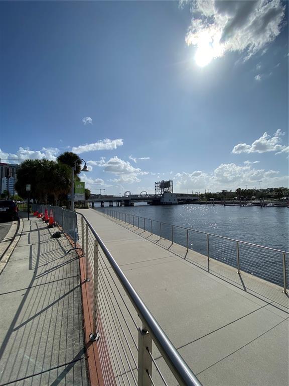 Building Photo - 1501 Doyle Carlton Dr