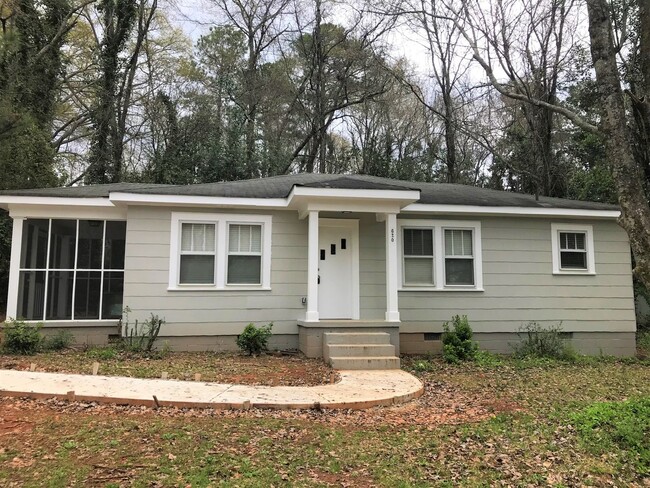 Building Photo - Remodeled 2br near Piedmont Athens Regional