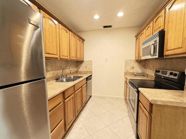 Building Photo - 1900 Palmland Dr