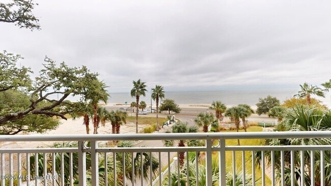 Building Photo - 2230 Beach Dr