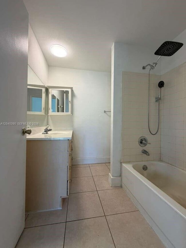 Building Photo - 2550 SW 18th Terrace