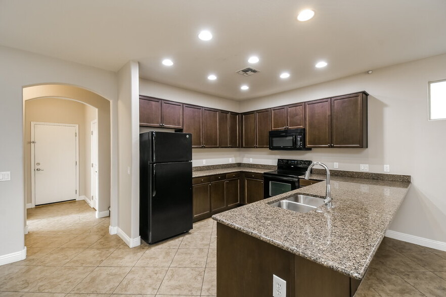 Building Photo - 3316 E Orchid Ln