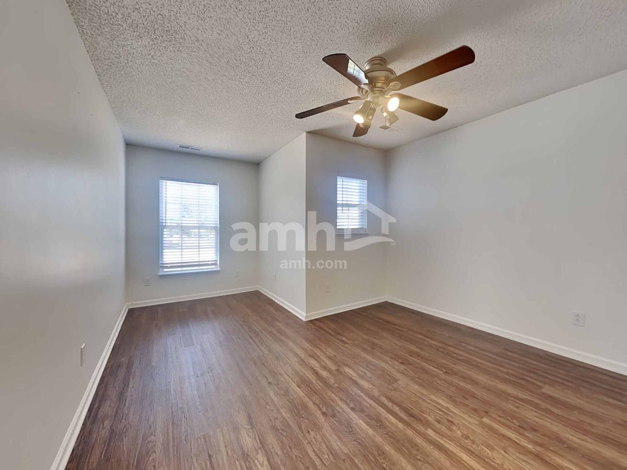 Building Photo - 4987 Harthill Ave