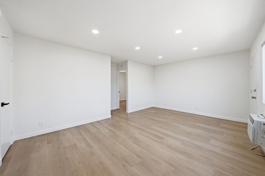 Building Photo - 12621 Lindo Ln