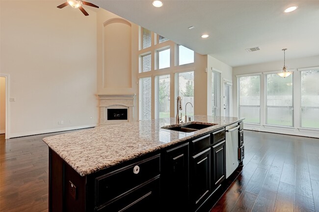 Building Photo - 4006 Misty Waters Ln