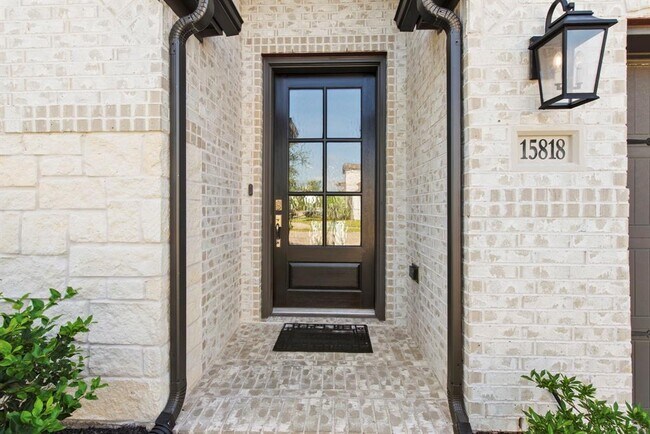 Building Photo - 15818 Weston Ridge Dr